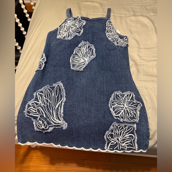 ✨ Anthropologie Sleeveless Embroidered Denim Mini Dress Sz L - Picture 4 of 7